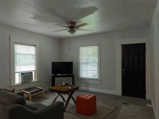 611 Wayne Street, Dallas, TX 75223
