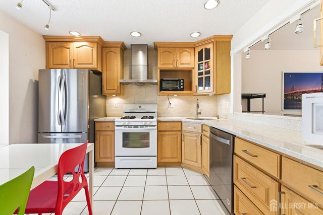 98 Park Gate Drive, Edison, NJ 08820