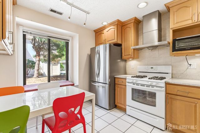 98 Park Gate Drive, Edison, NJ 08820