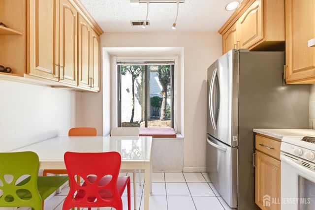 98 Park Gate Drive, Edison, NJ 08820
