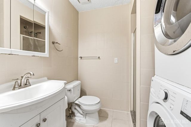 98 Park Gate Drive, Edison, NJ 08820