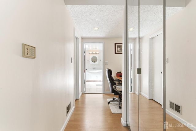 98 Park Gate Drive, Edison, NJ 08820