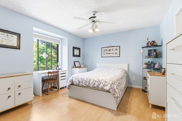 98 Park Gate Drive, Edison, NJ 08820