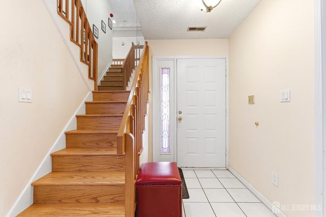 98 Park Gate Drive, Edison, NJ 08820