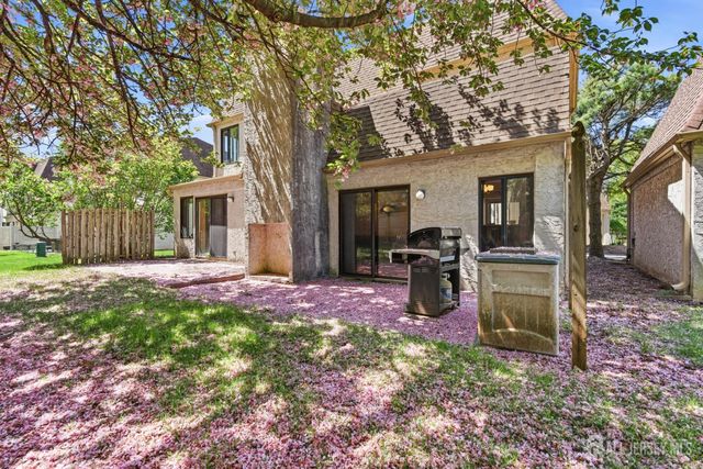 98 Park Gate Drive, Edison, NJ 08820
