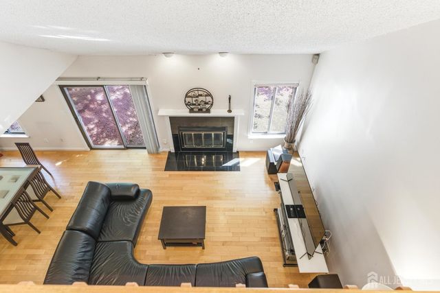 98 Park Gate Drive, Edison, NJ 08820