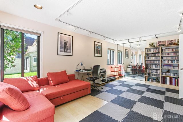 98 Park Gate Drive, Edison, NJ 08820