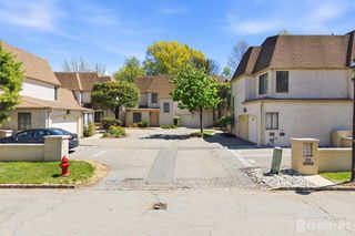 98 Park Gate Drive, Edison, NJ 08820