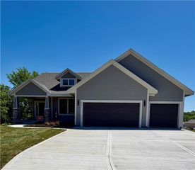23811 W 59th Terrace, Shawnee, KS 66226
