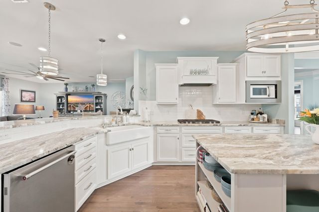 206 Three Oak Ln., Conway, SC 29526
