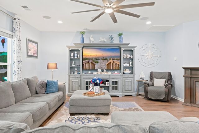 206 Three Oak Ln., Conway, SC 29526