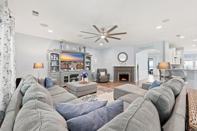 206 Three Oak Ln., Conway, SC 29526