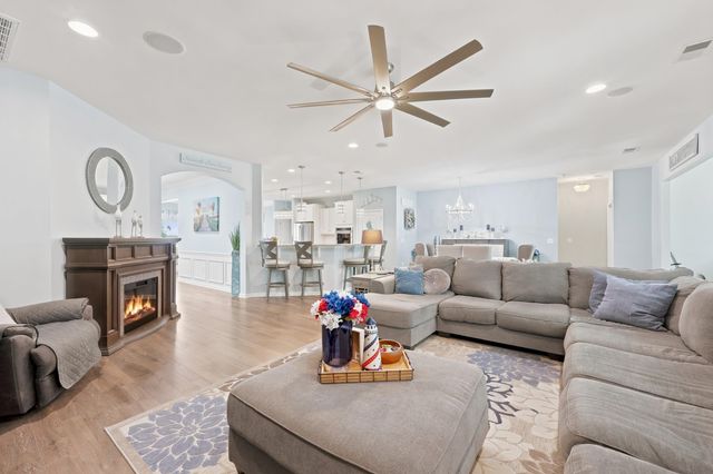 206 Three Oak Ln., Conway, SC 29526