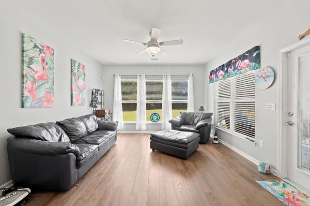 206 Three Oak Ln., Conway, SC 29526