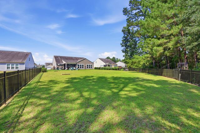 206 Three Oak Ln., Conway, SC 29526