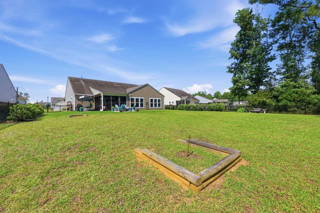 206 Three Oak Ln., Conway, SC 29526