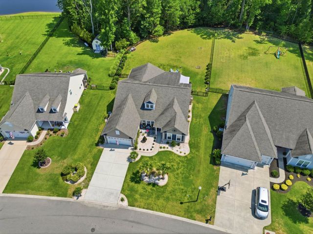 206 Three Oak Ln., Conway, SC 29526
