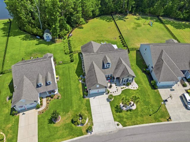 206 Three Oak Ln., Conway, SC 29526