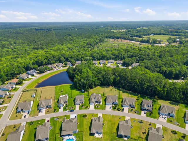 206 Three Oak Ln., Conway, SC 29526