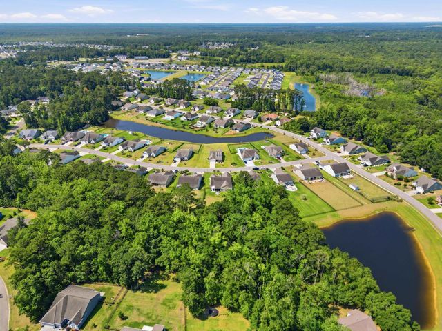 206 Three Oak Ln., Conway, SC 29526