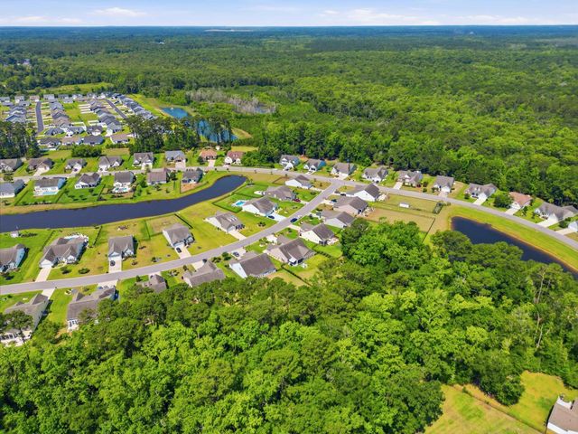 206 Three Oak Ln., Conway, SC 29526