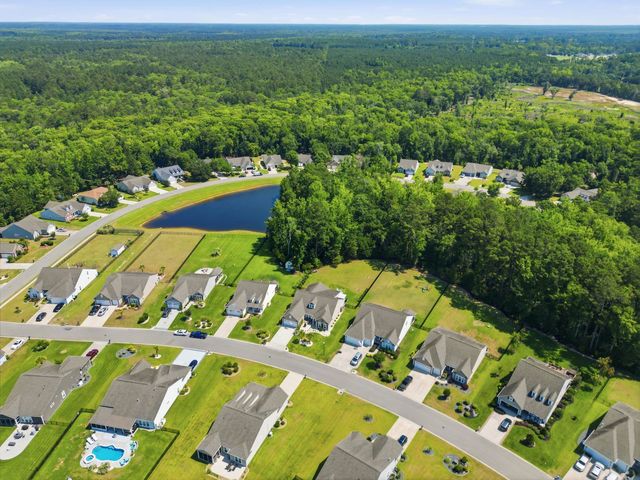 206 Three Oak Ln., Conway, SC 29526