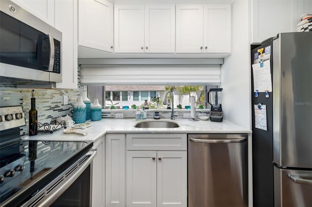 1169 W PEPPERTREE DRIVE 118A, Sarasota, FL 34242