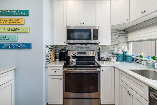 1169 W PEPPERTREE DRIVE 118A, Sarasota, FL 34242