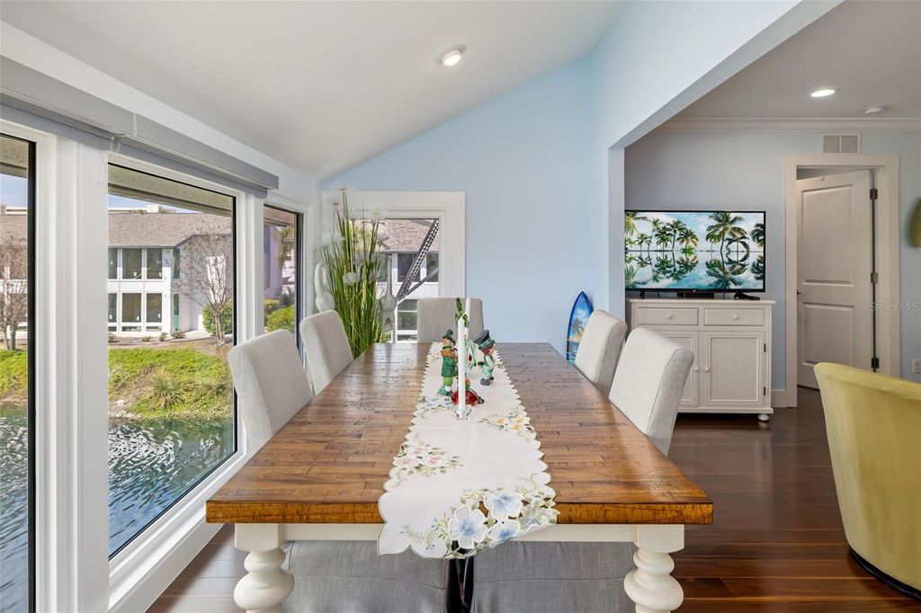 Image 19 of property listing at 1169 W PEPPERTREE DRIVE 118A, Sarasota, FL 34242