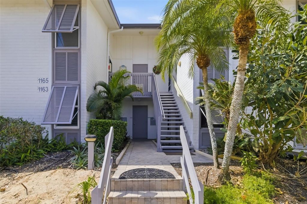 Image 4 of property listing at 1169 W PEPPERTREE DRIVE 118A, Sarasota, FL 34242