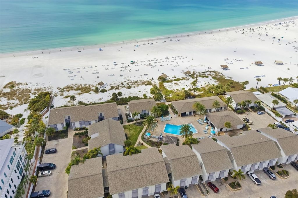 Image 36 of property listing at 1169 W PEPPERTREE DRIVE 118A, Sarasota, FL 34242