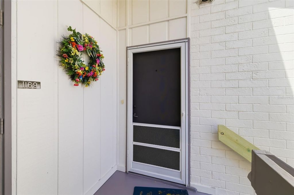 Image 6 of property listing at 1169 W PEPPERTREE DRIVE 118A, Sarasota, FL 34242