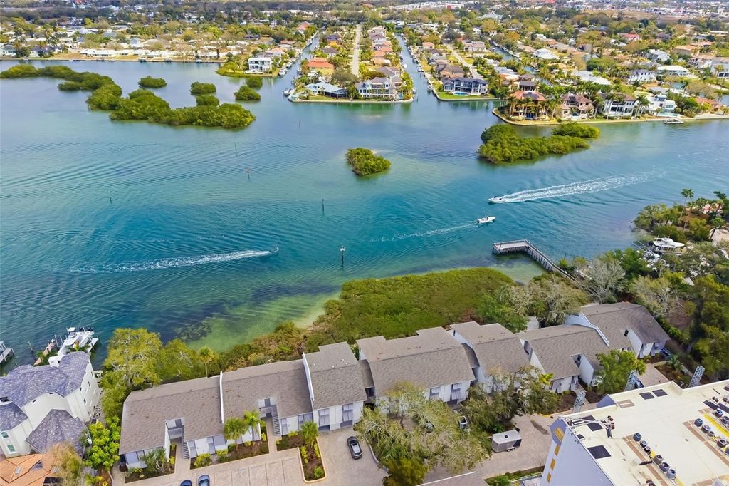 Image 58 of property listing at 1169 W PEPPERTREE DRIVE 118A, Sarasota, FL 34242