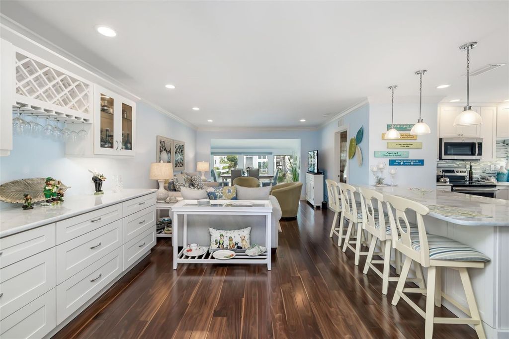 Image 7 of property listing at 1169 W PEPPERTREE DRIVE 118A, Sarasota, FL 34242