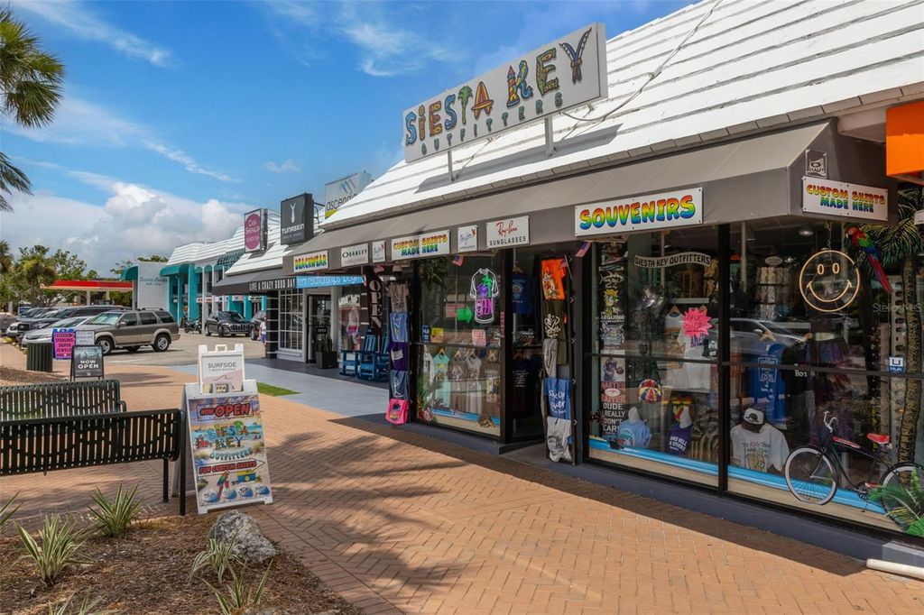 Image 61 of property listing at 1169 W PEPPERTREE DRIVE 118A, Sarasota, FL 34242