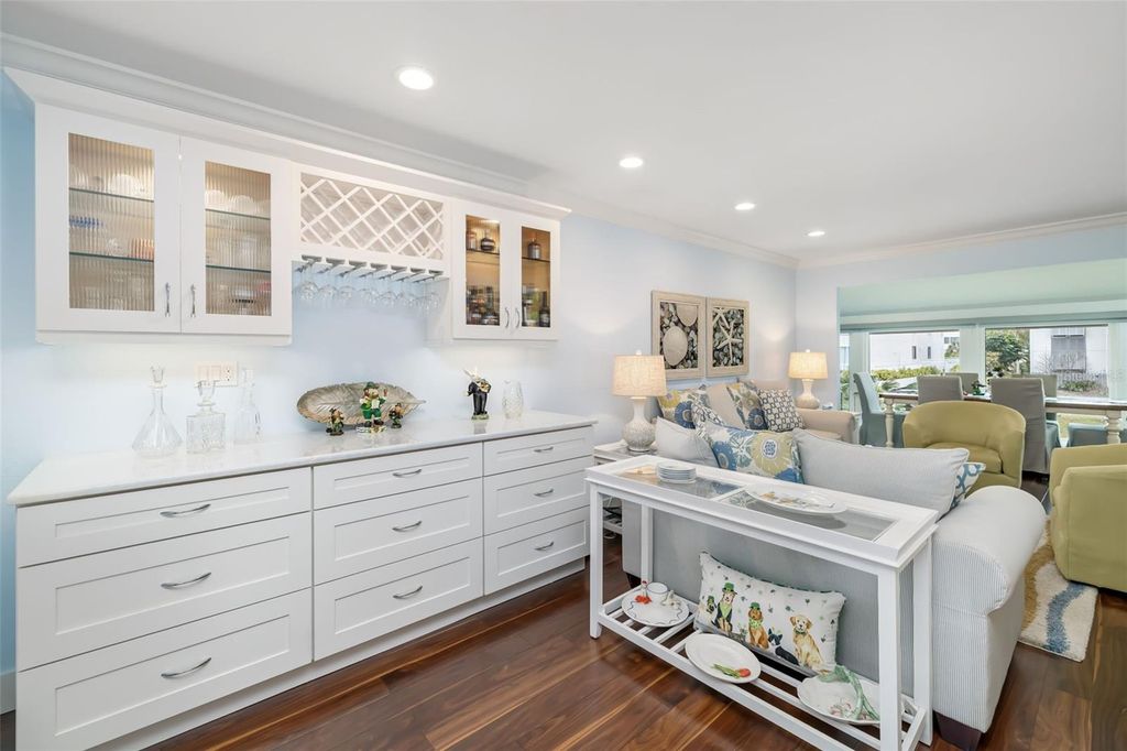 Image 8 of property listing at 1169 W PEPPERTREE DRIVE 118A, Sarasota, FL 34242