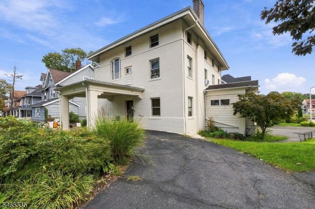 72 N Munn Ave, East Orange City, NJ 07017