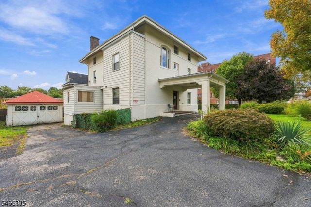 72 N Munn Ave, East Orange City, NJ 07017