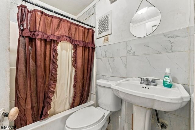 72 N Munn Ave, East Orange City, NJ 07017