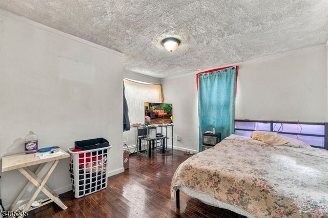 72 N Munn Ave, East Orange City, NJ 07017
