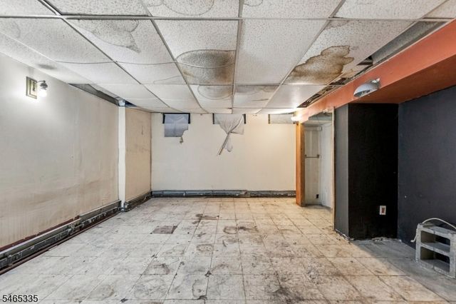72 N Munn Ave, East Orange City, NJ 07017