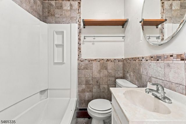 72 N Munn Ave, East Orange City, NJ 07017