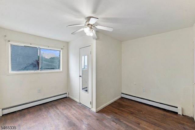 72 N Munn Ave, East Orange City, NJ 07017