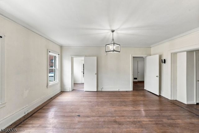 72 N Munn Ave, East Orange City, NJ 07017