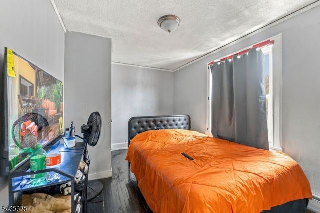 72 N Munn Ave, East Orange City, NJ 07017