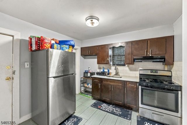 72 N Munn Ave, East Orange City, NJ 07017
