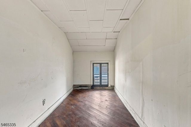 72 N Munn Ave, East Orange City, NJ 07017