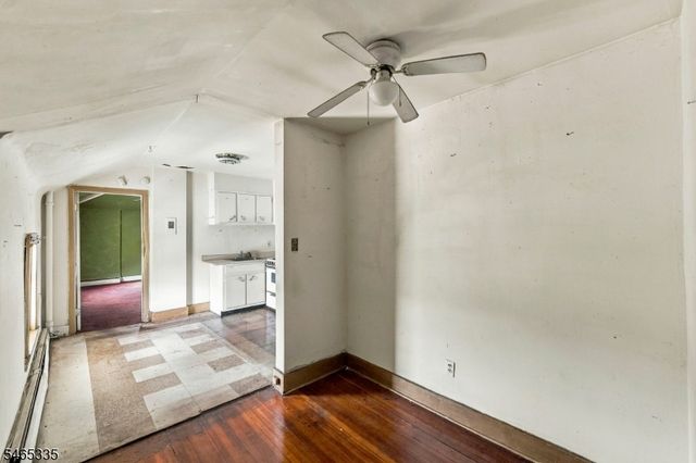 72 N Munn Ave, East Orange City, NJ 07017