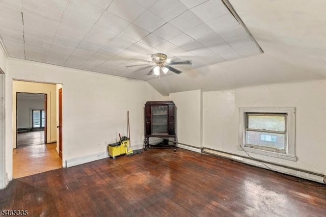 72 N Munn Ave, East Orange City, NJ 07017