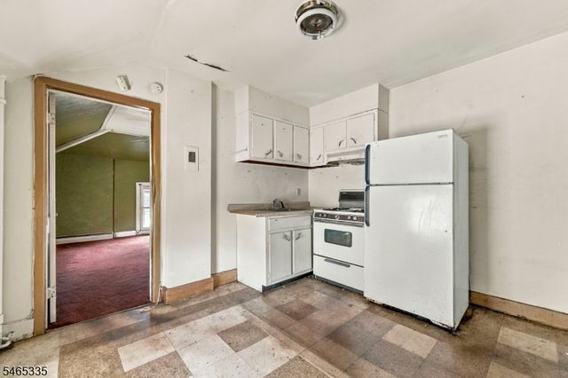 72 N Munn Ave, East Orange City, NJ 07017